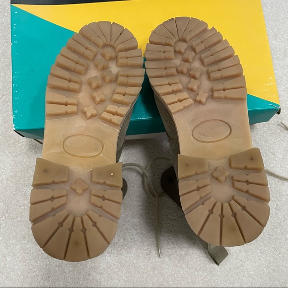 American Eagle Outfitters Vintage Women’s Suede Lace Up Boot - Picture 6 of 16